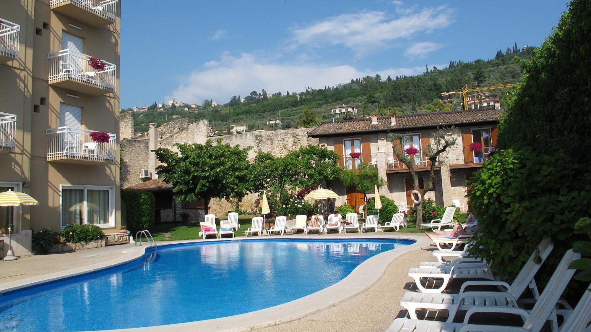 Hotel Romeo Torri Del Benaco Exterior foto